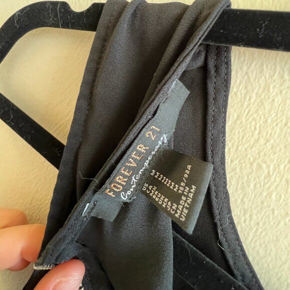 Sheer Sleeveless Blouse - Picture 3 of 3